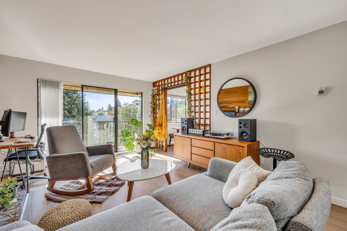 Dining Area Photo of 504 466 E Eighth Avenue, New Westminster, BC