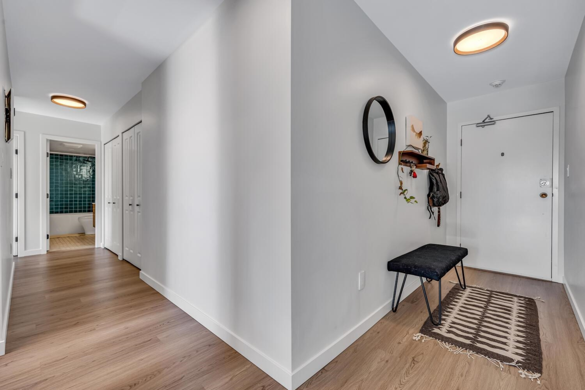 Guest Bathroom Photo of 504 466 E Eighth Avenue, New Westminster, BC