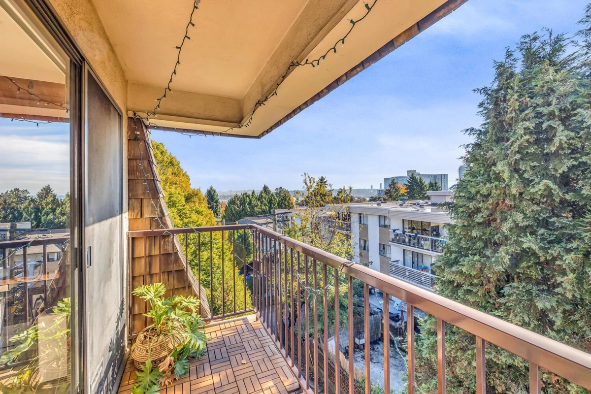 Office / Den Photo of 504 466 E Eighth Avenue, New Westminster, BC