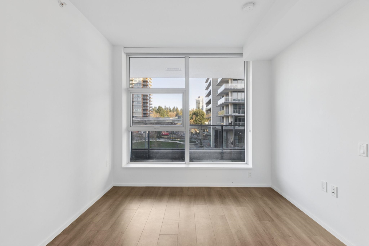 Primary Bathroom Photo of 304 3809 Evergreen Place, Burnaby, BC