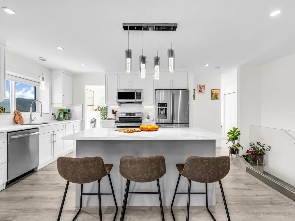 Dining Area Photo of 4254 Caddy Road, North Vancouver, BC