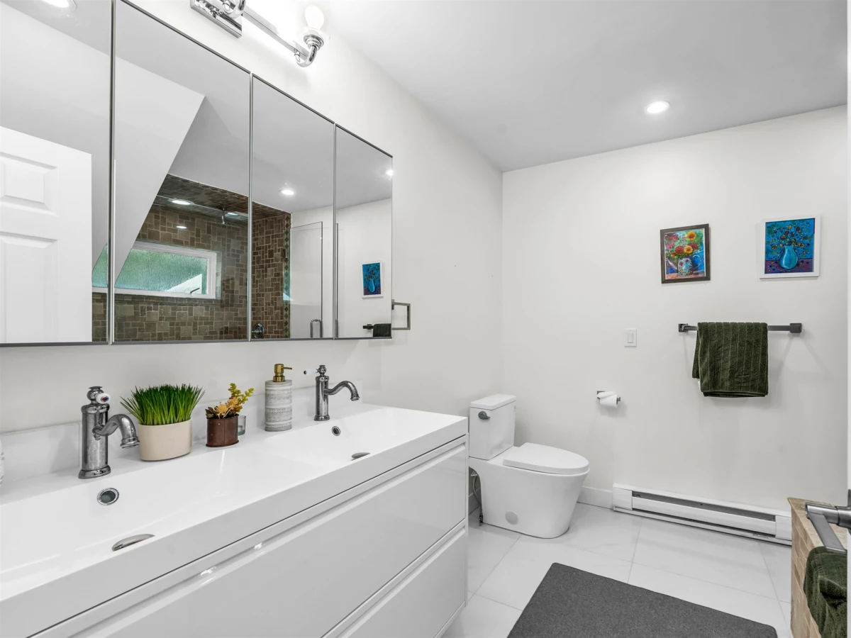 Hallway Photo of 4254 Caddy Road, North Vancouver, BC