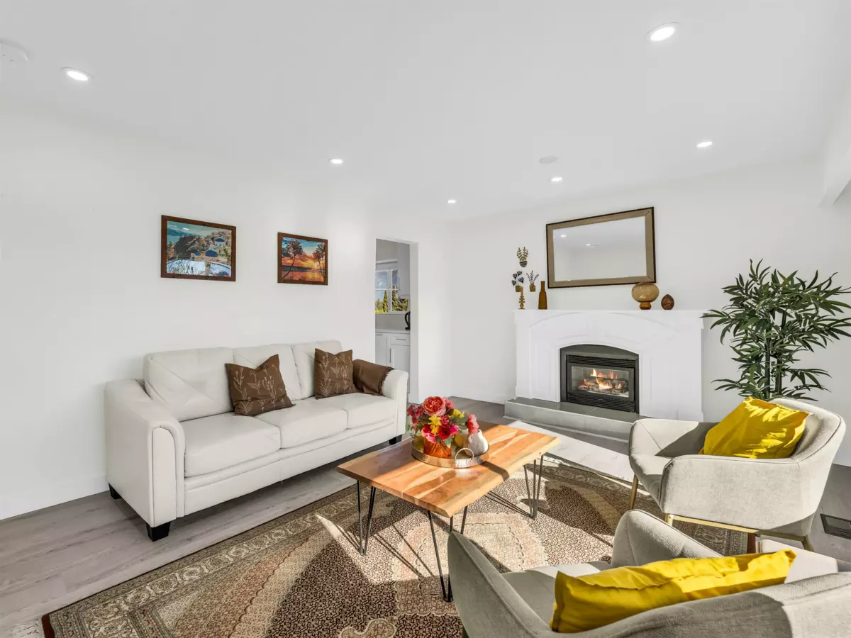 Primary Bathroom Photo of 4254 Caddy Road, North Vancouver, BC