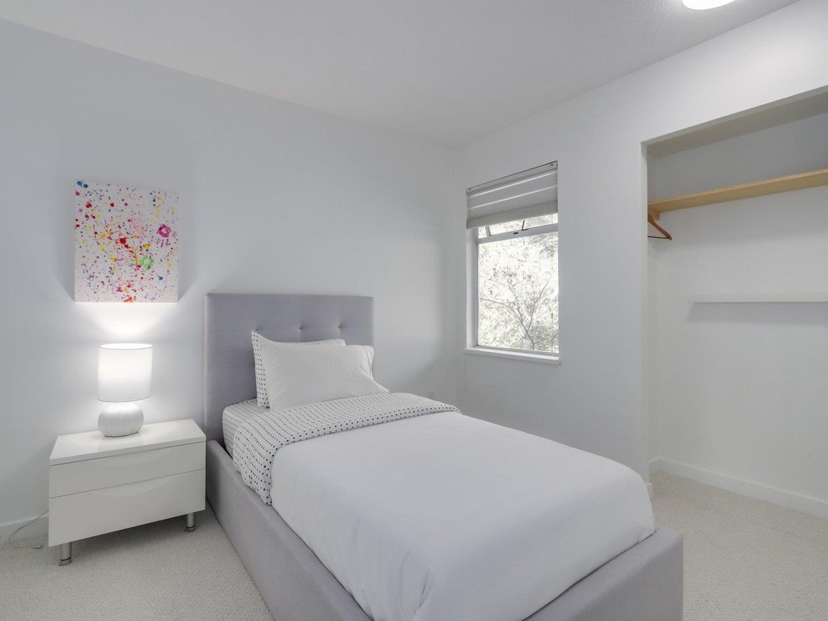 Mudroom Photo of 29 900 W 17th Street, North Vancouver, BC