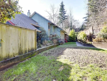 Garden / Landscaping Photo of 29 900 W 17th Street, North Vancouver, BC