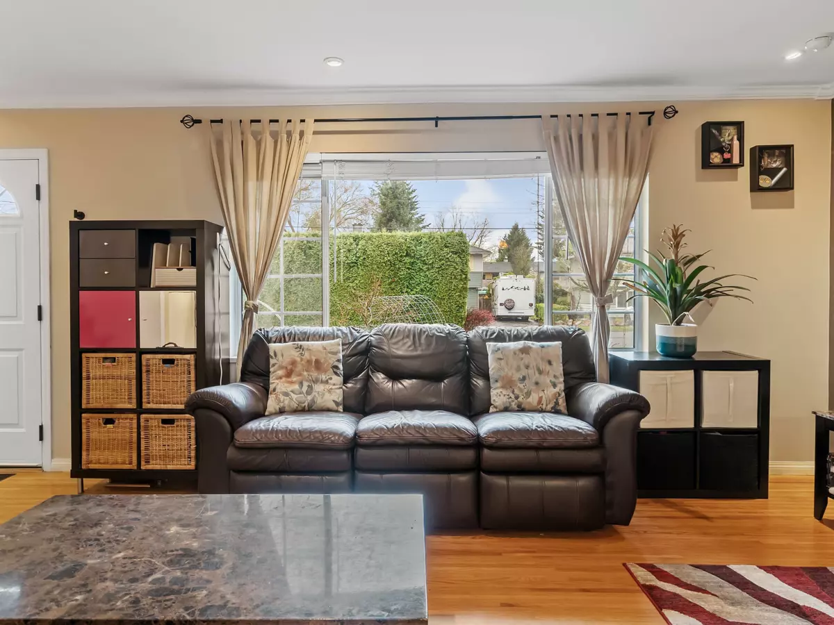 Powder Room Photo of 4921 44a Avenue, Delta, BC