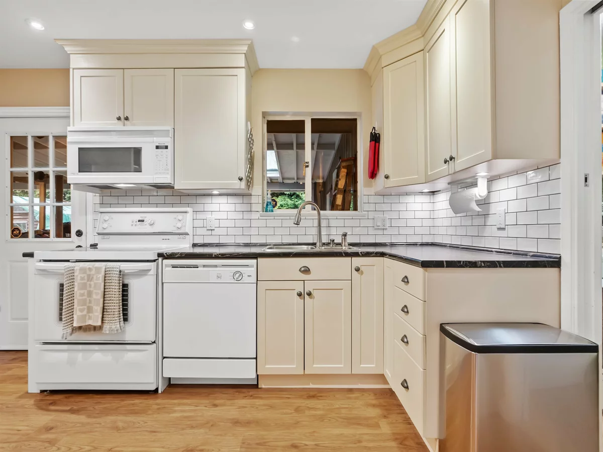 Primary Bathroom Photo of 4921 44a Avenue, Delta, BC