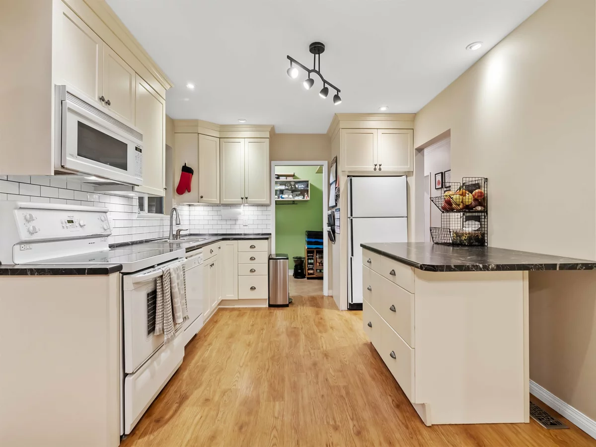 Walk-In Closet Photo of 4921 44a Avenue, Delta, BC