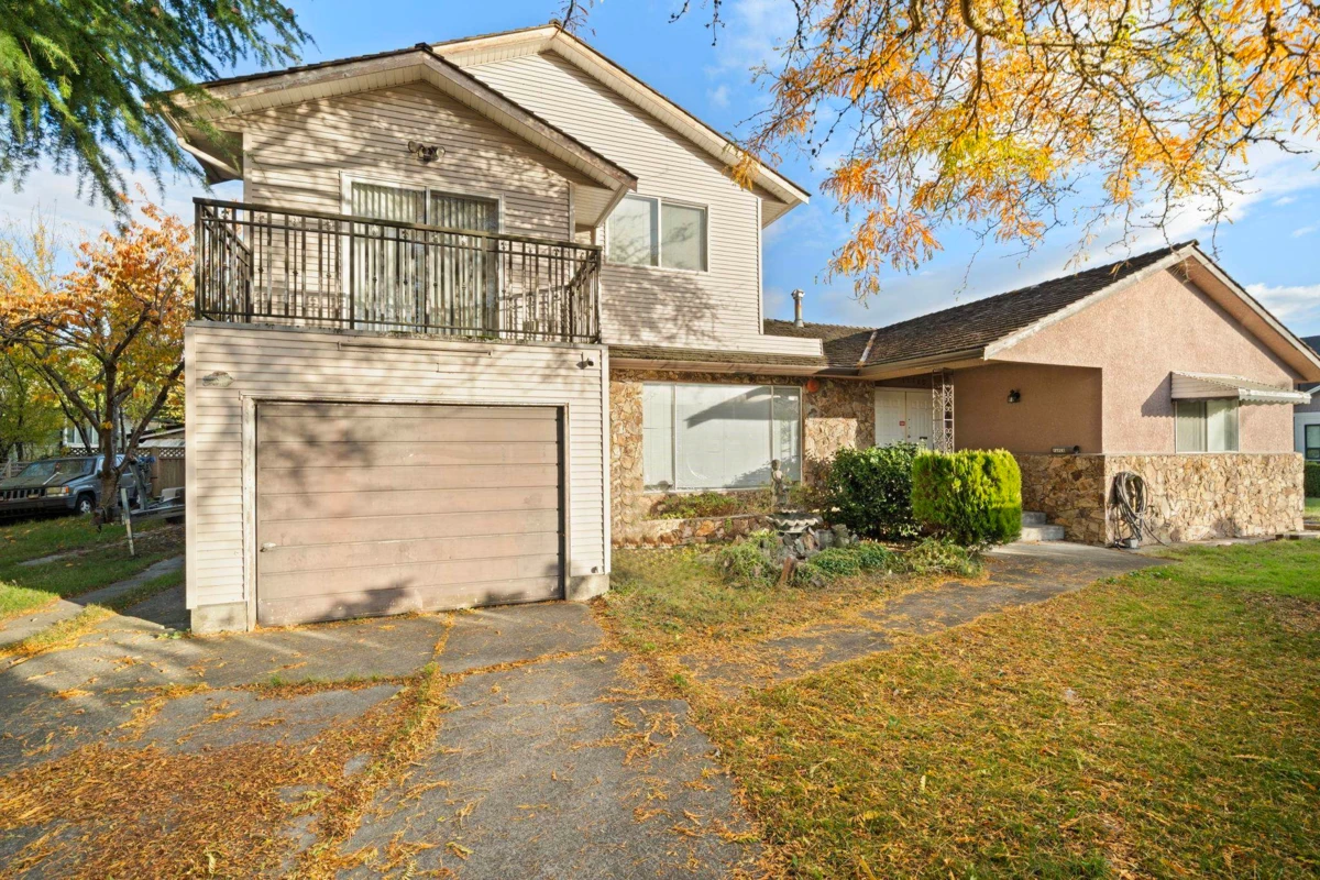 Living Room Photo of 11760 Sealord Road, Richmond, BC