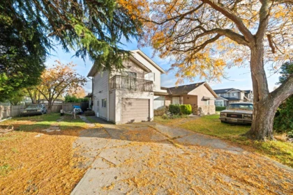 Kitchen Island Photo of 11760 Sealord Road, Richmond, BC