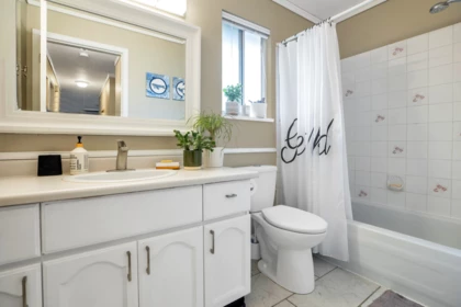 Guest Bathroom Photo of 34655 Baldwin Road, Abbotsford, BC