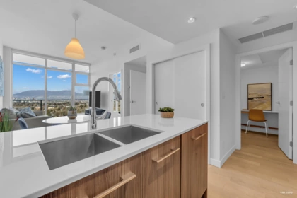 1707 4638 Gladstone Street, Vancouver, BC, Vancouver — Apartment/Condo for sale