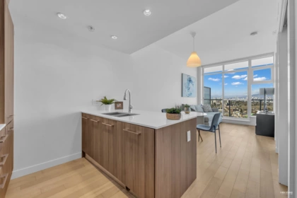 1707 4638 Gladstone Street, Vancouver, BC, Vancouver — Apartment/Condo for sale