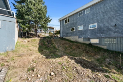 Hallway Photo of 15276 Columbia Avenue, White Rock, BC