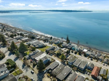 Office / Den Photo of 15276 Columbia Avenue, White Rock, BC