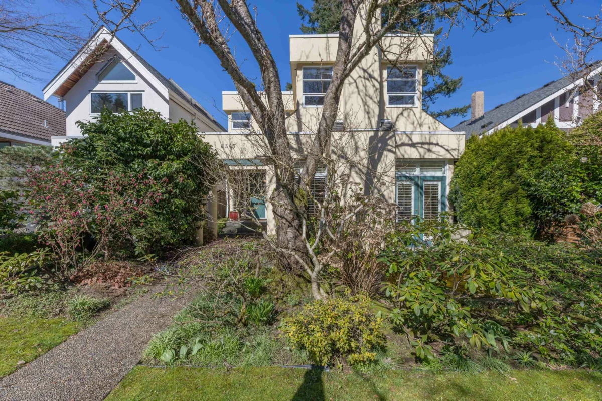 Family Room Photo of 4367 W 15th Avenue, Vancouver, BC