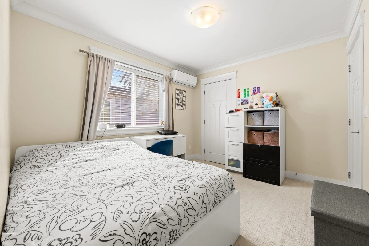 Family Room Photo of 15487 Thrift Avenue, White Rock, BC