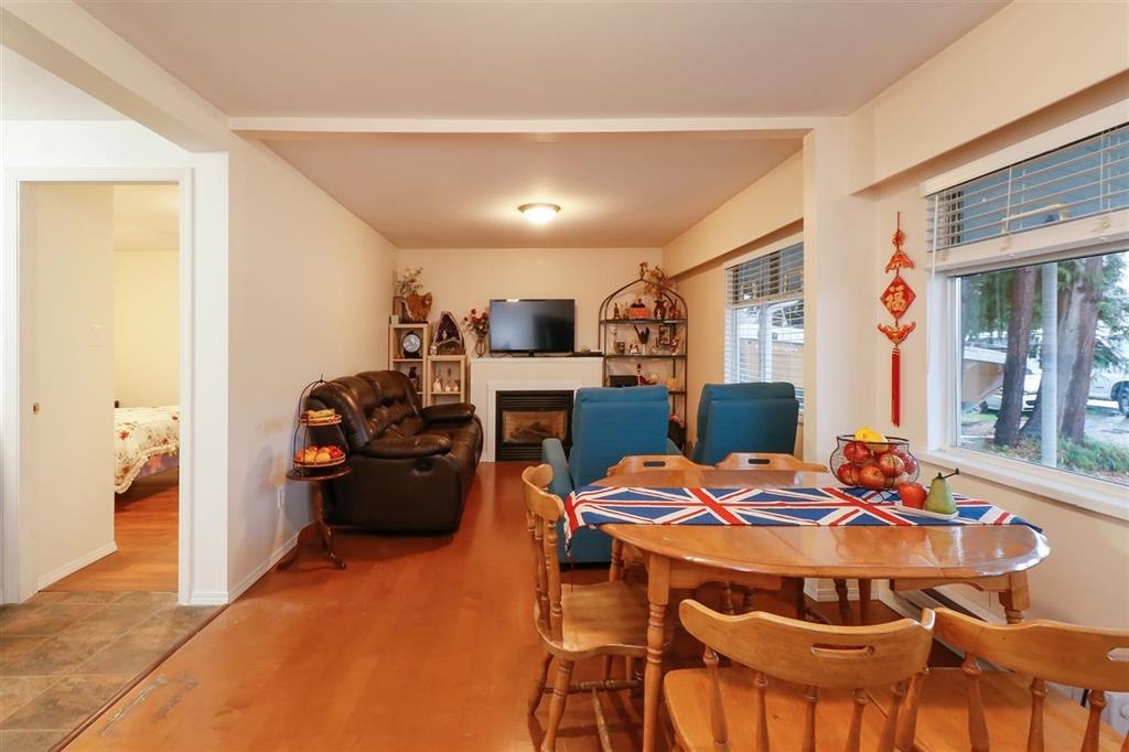 Dining Area Photo of 12646 E 114 Avenue, Surrey, BC