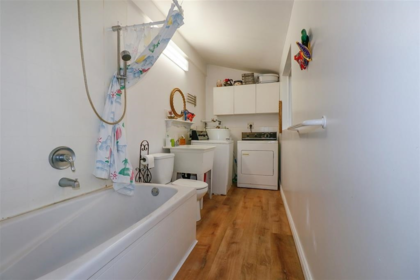 Primary Bathroom Photo of 12646 E 114 Avenue, Surrey, BC