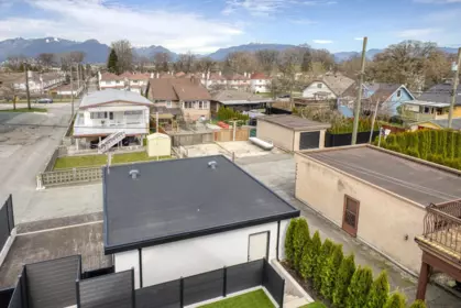 Garden / Landscaping Photo of 2 2425 Kitchener Street, Vancouver, BC