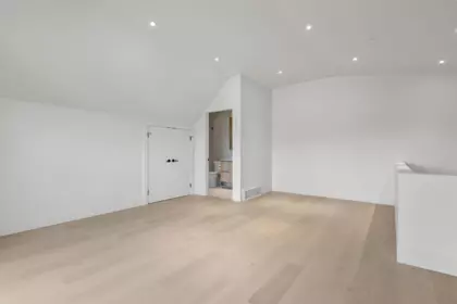 Hallway Photo of 2 2425 Kitchener Street, Vancouver, BC