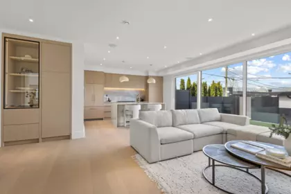 Kitchen Island Photo of 2 2425 Kitchener Street, Vancouver, BC
