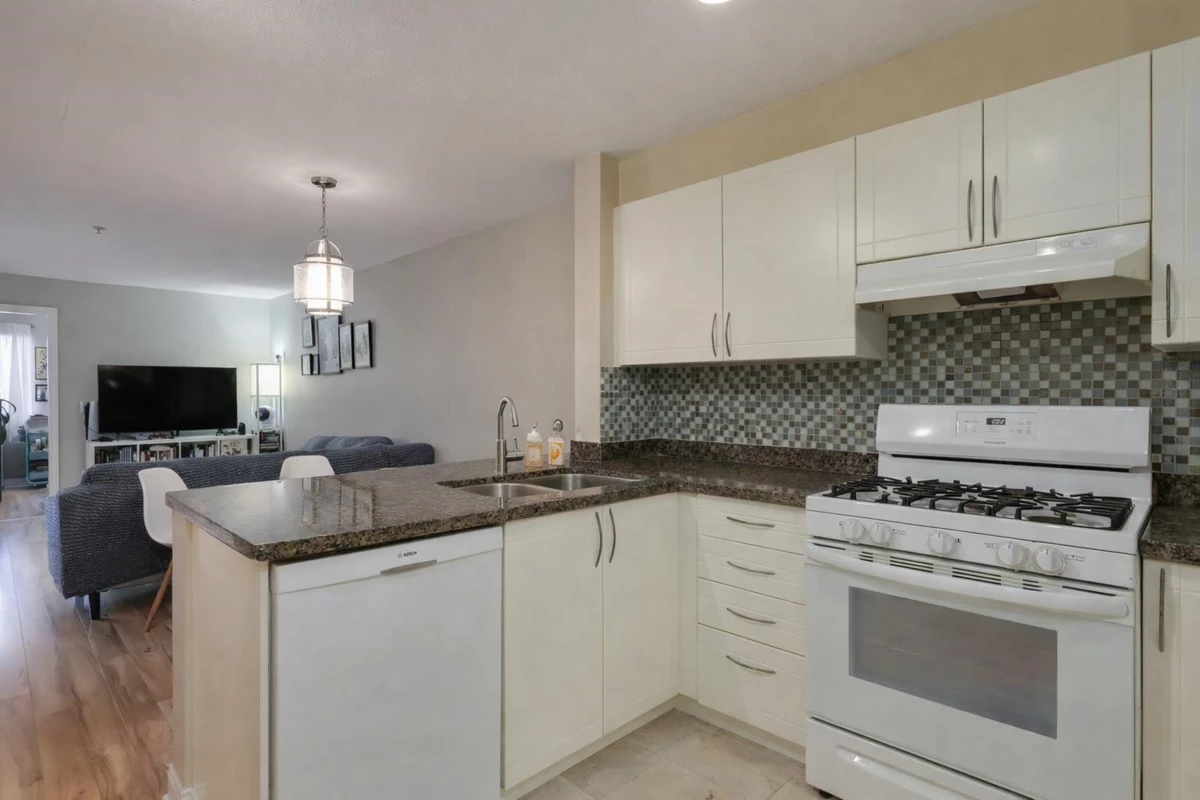 Dining Area Photo of 209 688 E 16th Avenue, Vancouver, BC