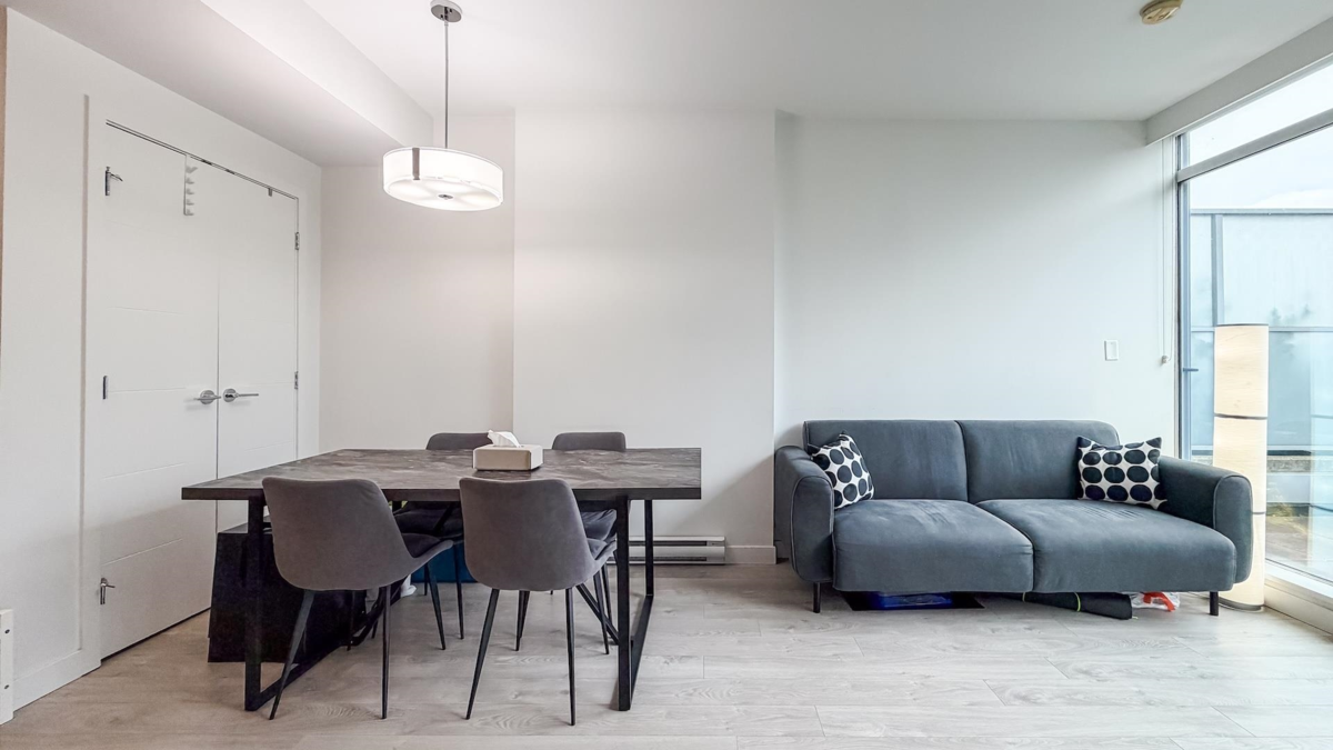 Family Room Photo of 519 5599 Cooney Road, Richmond, BC