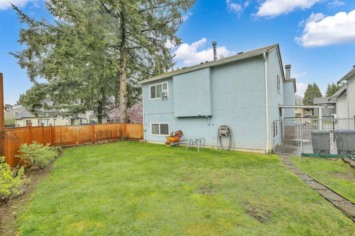 Living Room Photo of 12902 72a Avenue, Surrey, BC