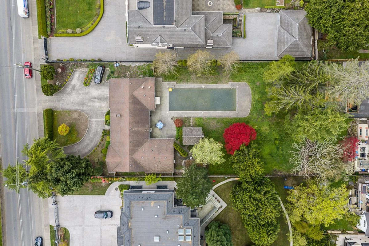 Family Room Photo of 13721 Marine Drive, White Rock, BC