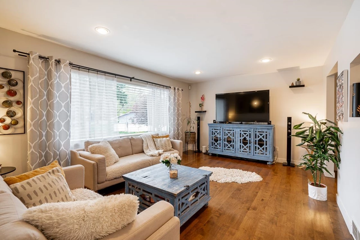 Living Room Photo of 14366 101 Avenue, Surrey, BC