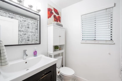 Guest Bathroom Photo of 14366 101 Avenue, Surrey, BC