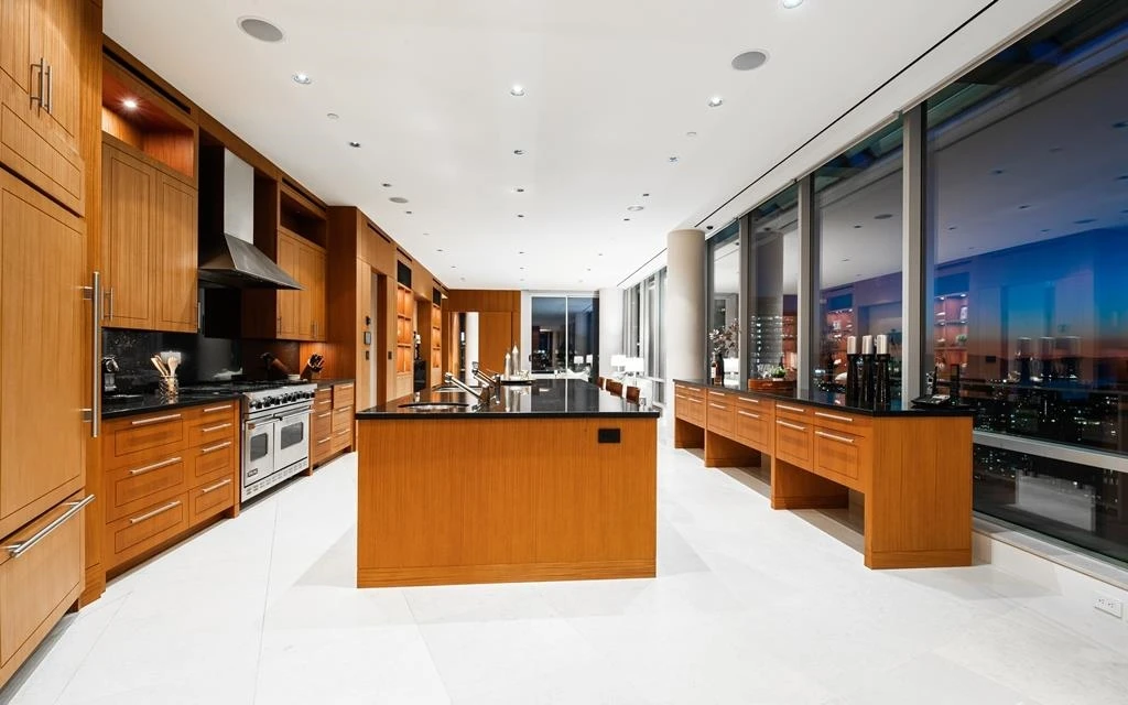 Dining Area Photo of PH4201 1077 W Cordova Street, Vancouver, BC