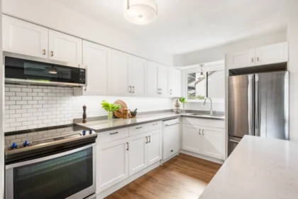 Kitchen Island Photo of 19764 Wildcrest Avenue, Pitt Meadows, BC