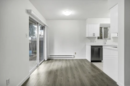 Kitchen Island Photo of 5 7091 Blundell Road, Richmond, BC