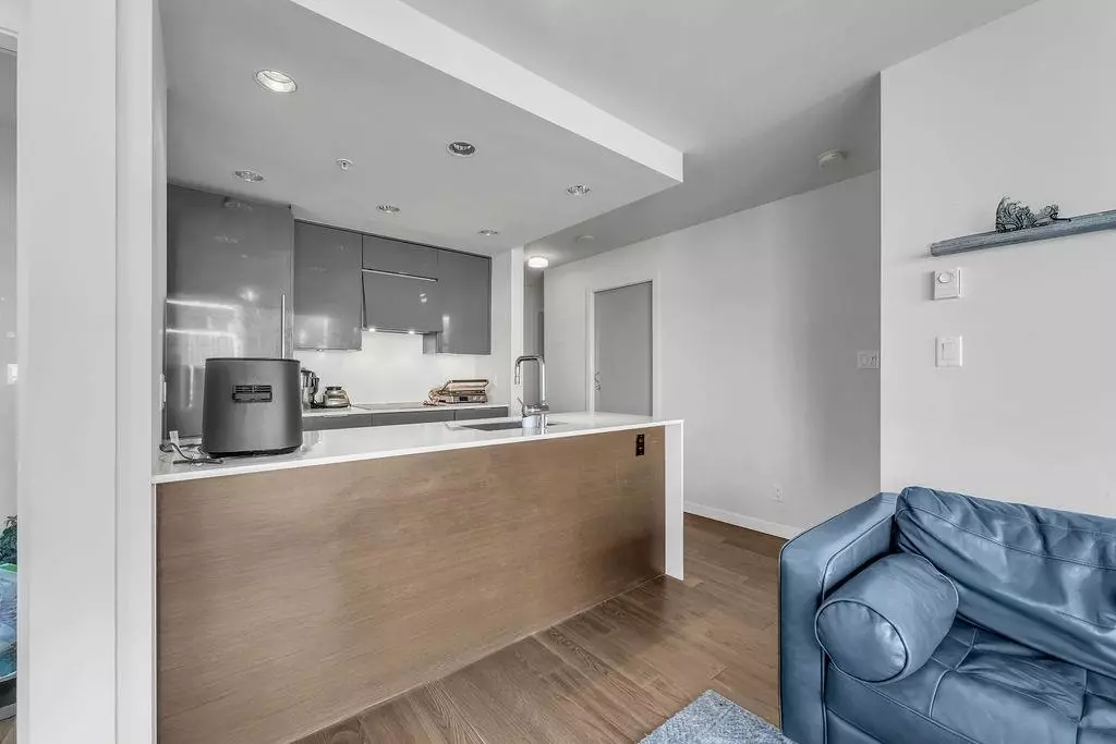 Dining Area Photo of 909 161 W Georgia Street, Vancouver, BC