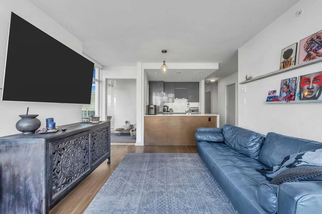 Family Room Photo of 909 161 W Georgia Street, Vancouver, BC