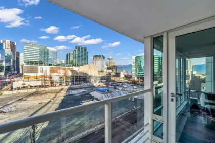 Office / Den Photo of 909 161 W Georgia Street, Vancouver, BC