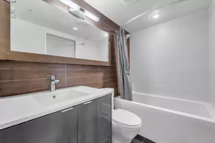Walk-In Closet Photo of 909 161 W Georgia Street, Vancouver, BC