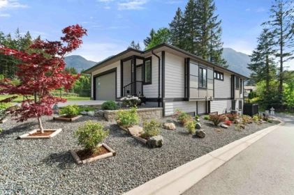 13 21196 Kettle Valley Road, Hope, BC, Kawkawa Lake — 4 bed single family residence for sale