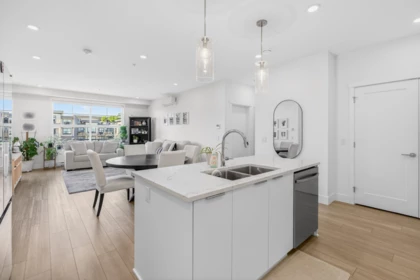 Kitchen Photo of 503 22633 Selkirk Avenue, Maple Ridge, BC