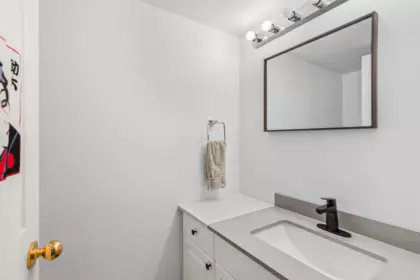 Hallway Photo of 1604 739 Princess Street, New Westminster, BC