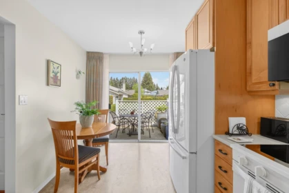 Guest Bathroom Photo of 4 19249 Hammond Road, Pitt Meadows, BC
