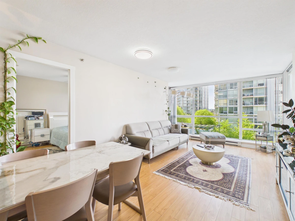 Dining Area Photo of 807 2978 Glen Drive, Coquitlam, BC