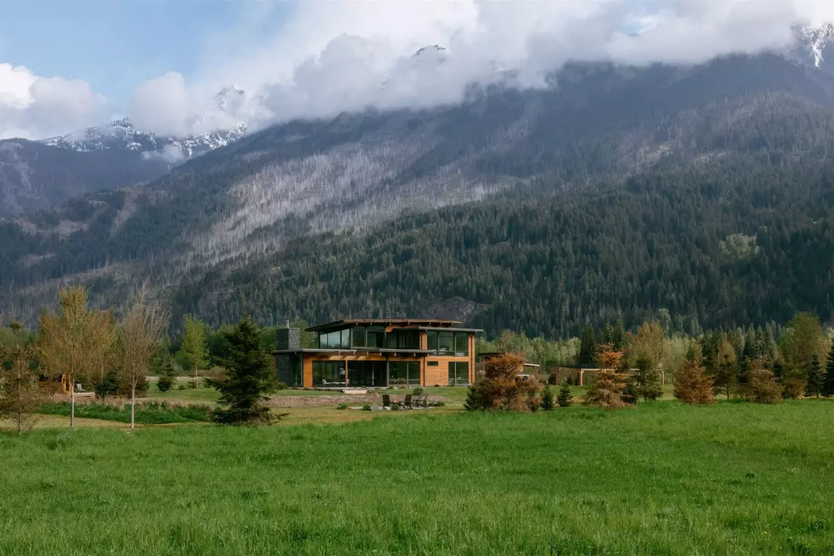 Living Room Photo of 9209 Pemberton Meadows Road, Pemberton, BC