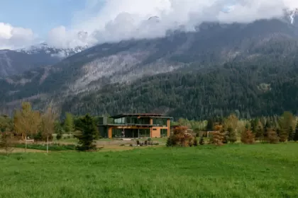 9209 Pemberton Meadows Road, Pemberton, BC, Pemberton — Single Family Residence for sale