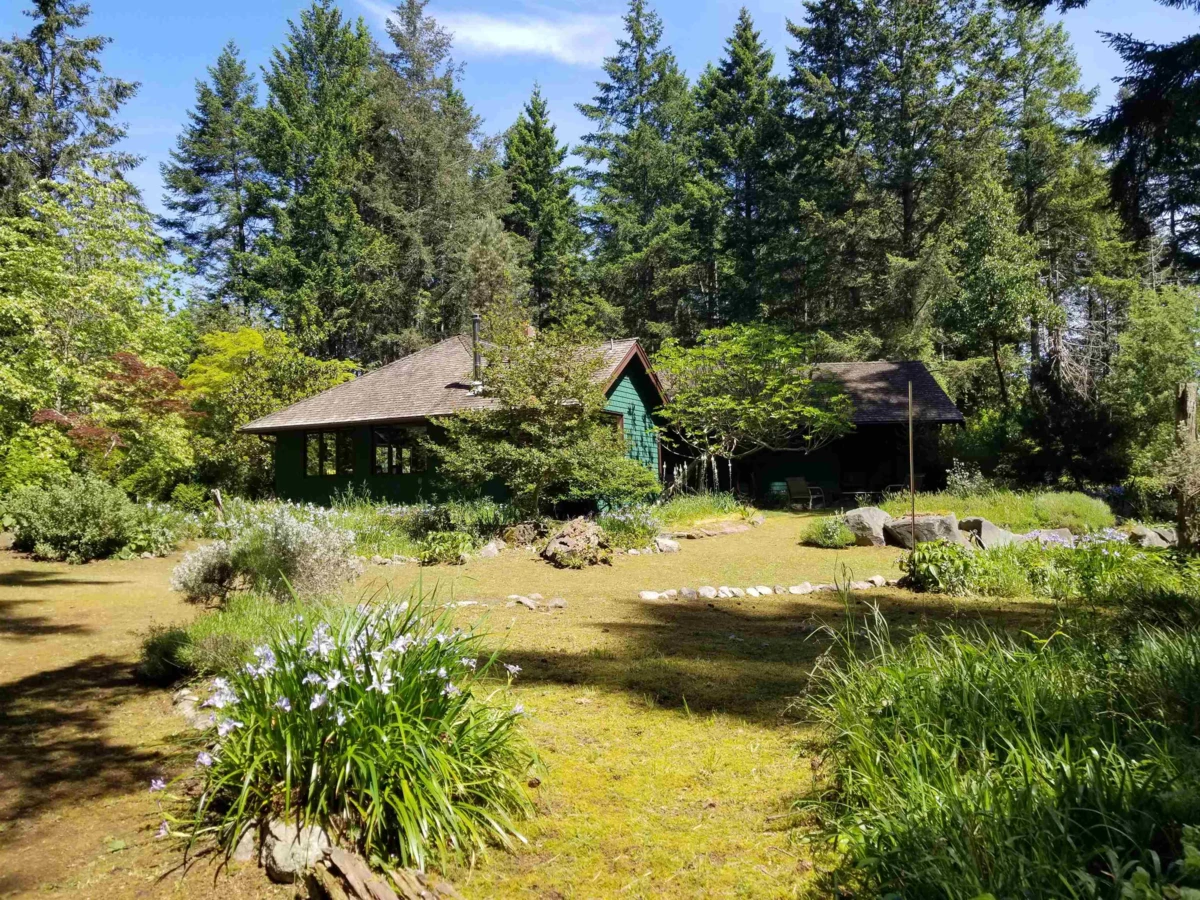 Family Room Photo of 401 Shopland Road, Galiano Island, BC
