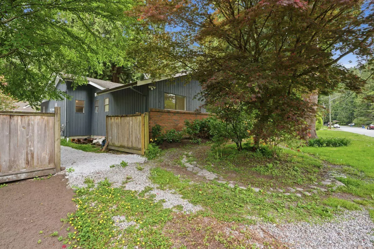 Family Room Photo of 909 Seymour Boulevard, North Vancouver, BC