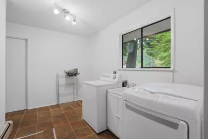 Walk-In Closet Photo of 909 Seymour Boulevard, North Vancouver, BC