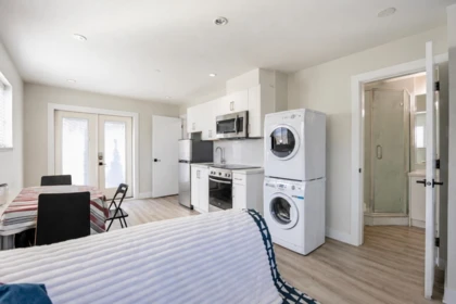 Hot Tub / Spa Photo of 3123 E 7th Avenue, Vancouver, BC